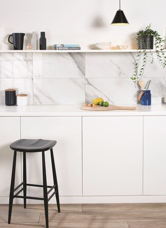 Gạch marble trắng 30x60 ốp tường bếp