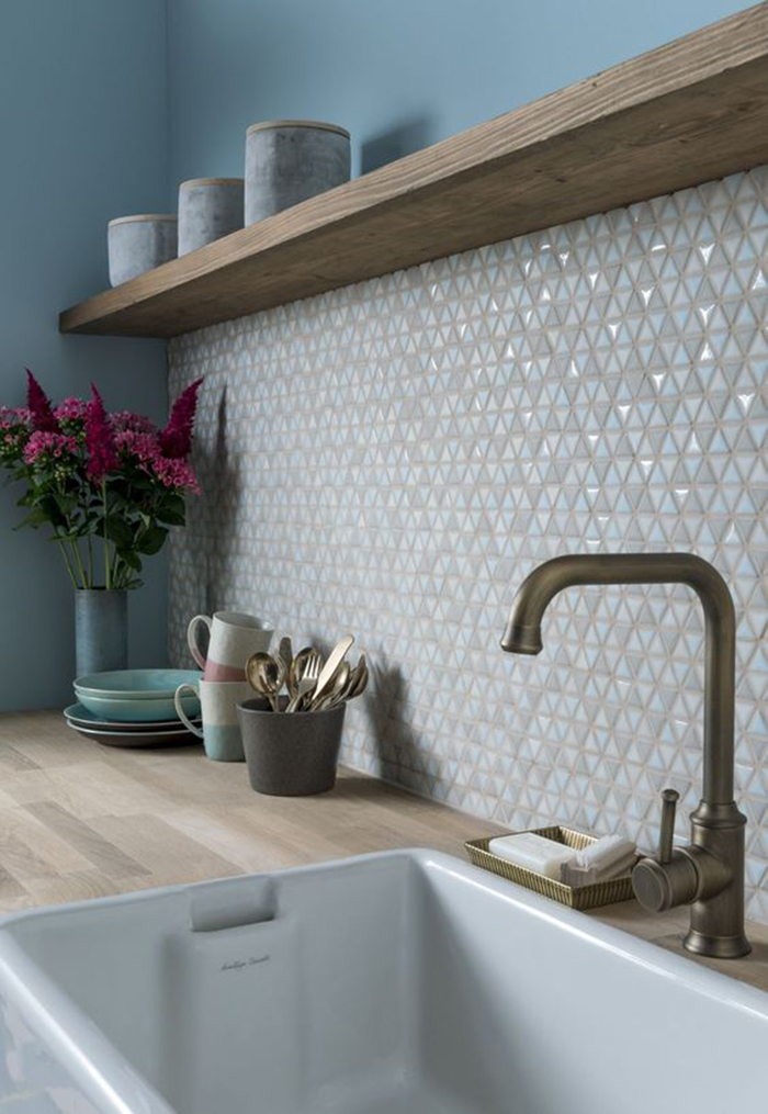 Gạch Mosaic trắng lục giác được làm từ các viên tam giác nhỏ